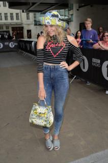 Pixie Lott feet photo thumbnail