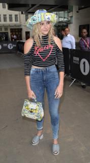 Pixie Lott feet photo thumbnail