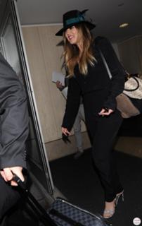 Khloé Kardashian feet photo thumbnail