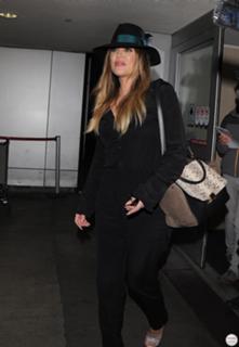 Khloé Kardashian feet photo thumbnail