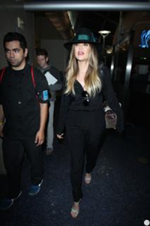 Khloé Kardashian feet photo thumbnail