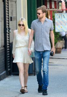 Dakota Fanning feet photo thumbnail