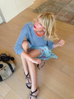 Alessia Marcuzzi feet photo thumbnail
