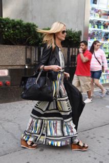 Heidi Klum feet photo thumbnail
