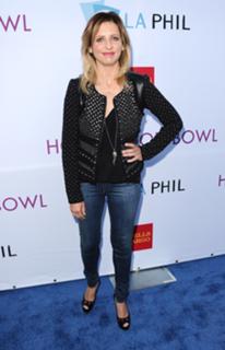 Sarah Michelle Gellar feet photo thumbnail