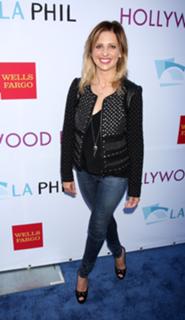 Sarah Michelle Gellar feet photo thumbnail