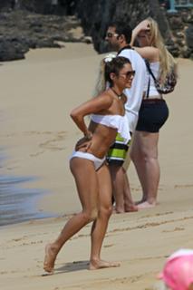 Vanessa Hudgens feet photo thumbnail