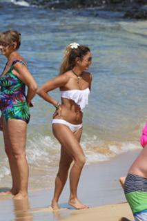 Vanessa Hudgens feet photo thumbnail