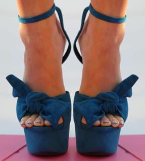 Katy Perry feet photo thumbnail