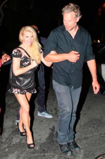 Jessica Simpson feet photo thumbnail