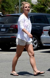 Britney Spears feet photo thumbnail