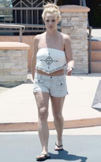 Britney Spears feet photo thumbnail