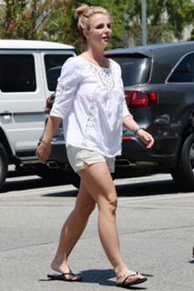 Britney Spears feet photo thumbnail