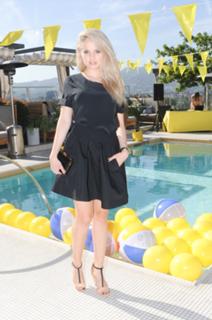 Debby Ryan feet photo thumbnail
