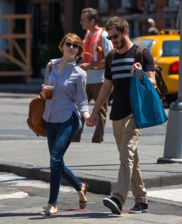 Emma Stone feet photo thumbnail