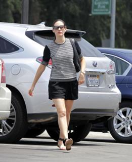 Emmy Rossum feet photo thumbnail