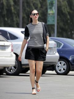 Emmy Rossum feet photo thumbnail