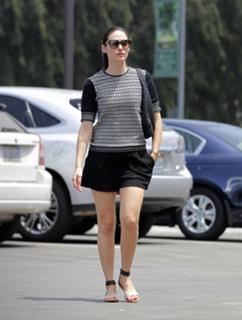 Emmy Rossum feet photo thumbnail