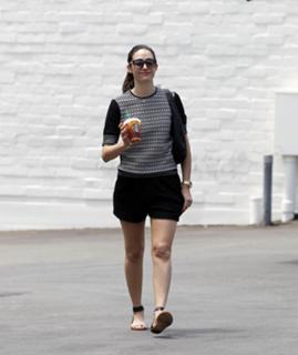 Emmy Rossum feet photo thumbnail