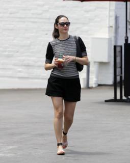 Emmy Rossum feet photo thumbnail