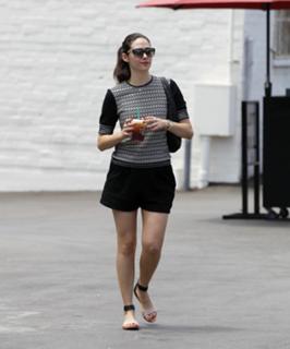 Emmy Rossum feet photo thumbnail