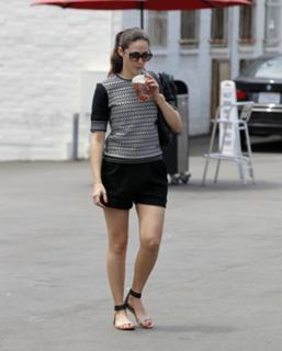Emmy Rossum feet photo thumbnail
