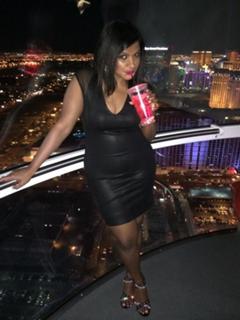 Mindy Kaling feet photo thumbnail