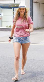 Ferne McCann feet photo thumbnail