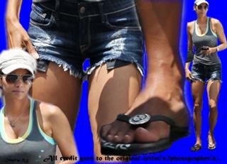 Halle Berry feet photo thumbnail