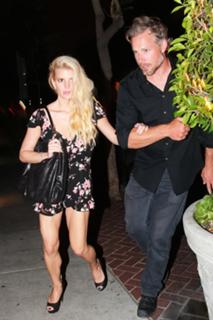 Jessica Simpson feet photo thumbnail