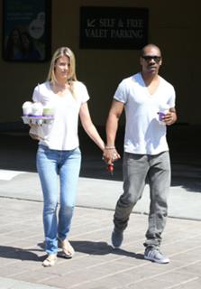 Paige Butcher feet photo thumbnail