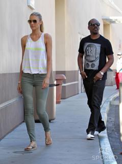 Paige Butcher feet photo thumbnail