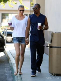 Paige Butcher feet photo thumbnail
