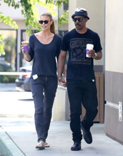 Paige Butcher feet photo thumbnail