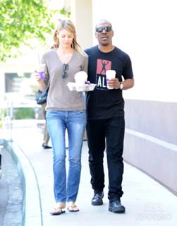 Paige Butcher feet photo thumbnail