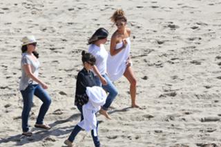 Nicole Scherzinger feet photo thumbnail