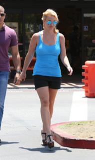 Britney Spears feet photo thumbnail