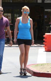 Britney Spears feet photo thumbnail