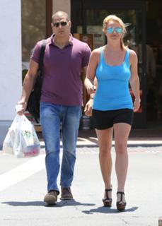 Britney Spears feet photo thumbnail