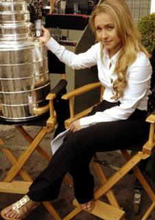 Hayden Panettiere feet photo thumbnail