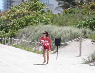 Caroline Flack feet photo thumbnail