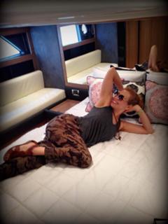 Thalía feet photo thumbnail