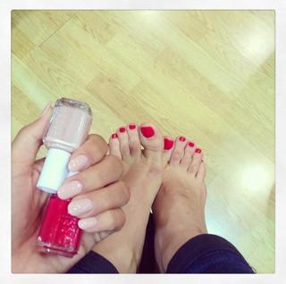 Mary Synatsaki feet photo thumbnail