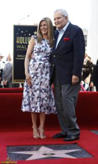 Jennifer Aniston feet photo thumbnail