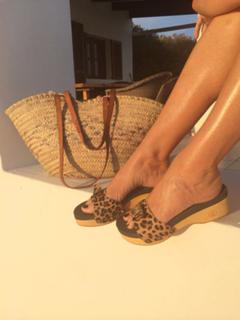 Alessia Marcuzzi feet photo thumbnail