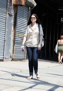 Michelle Trachtenberg feet photo thumbnail