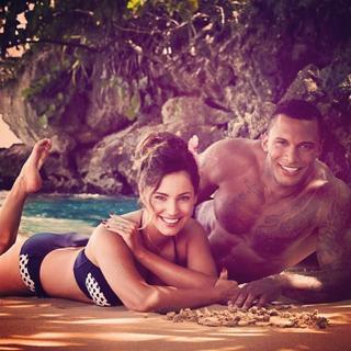 Kelly Brook feet photo thumbnail