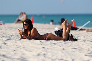 Claudia Romani feet photo thumbnail