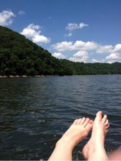 Kate Walsh feet photo thumbnail