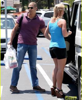 Britney Spears feet photo thumbnail